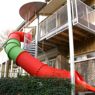 Buisglijbaan om de bocht