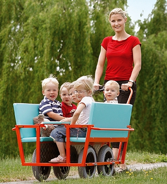 Kinderwagen  met 6 zitplaatsen