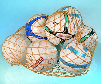 Voetballen voor binnen en buiten. B